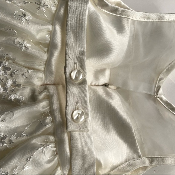 Elegant White Floral Dress - Picture 11 of 12